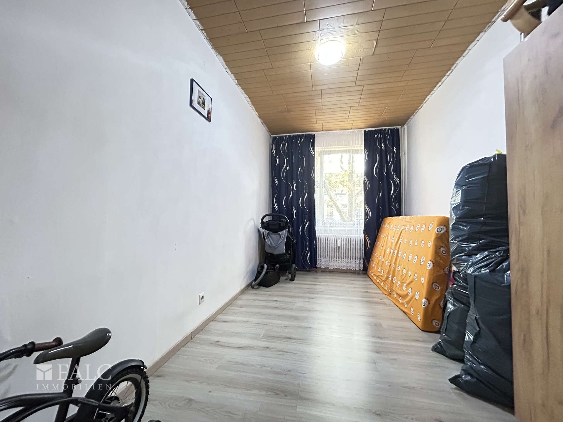 1. OG vorn Zimmer II